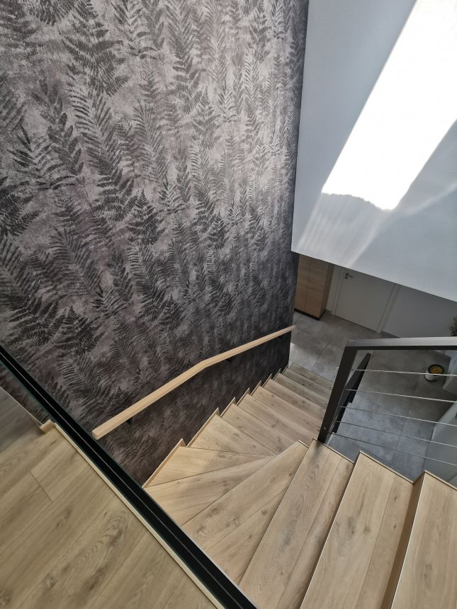 Obrázek - Realizace schodiště s tapetou na zeď z kolekce Passenger