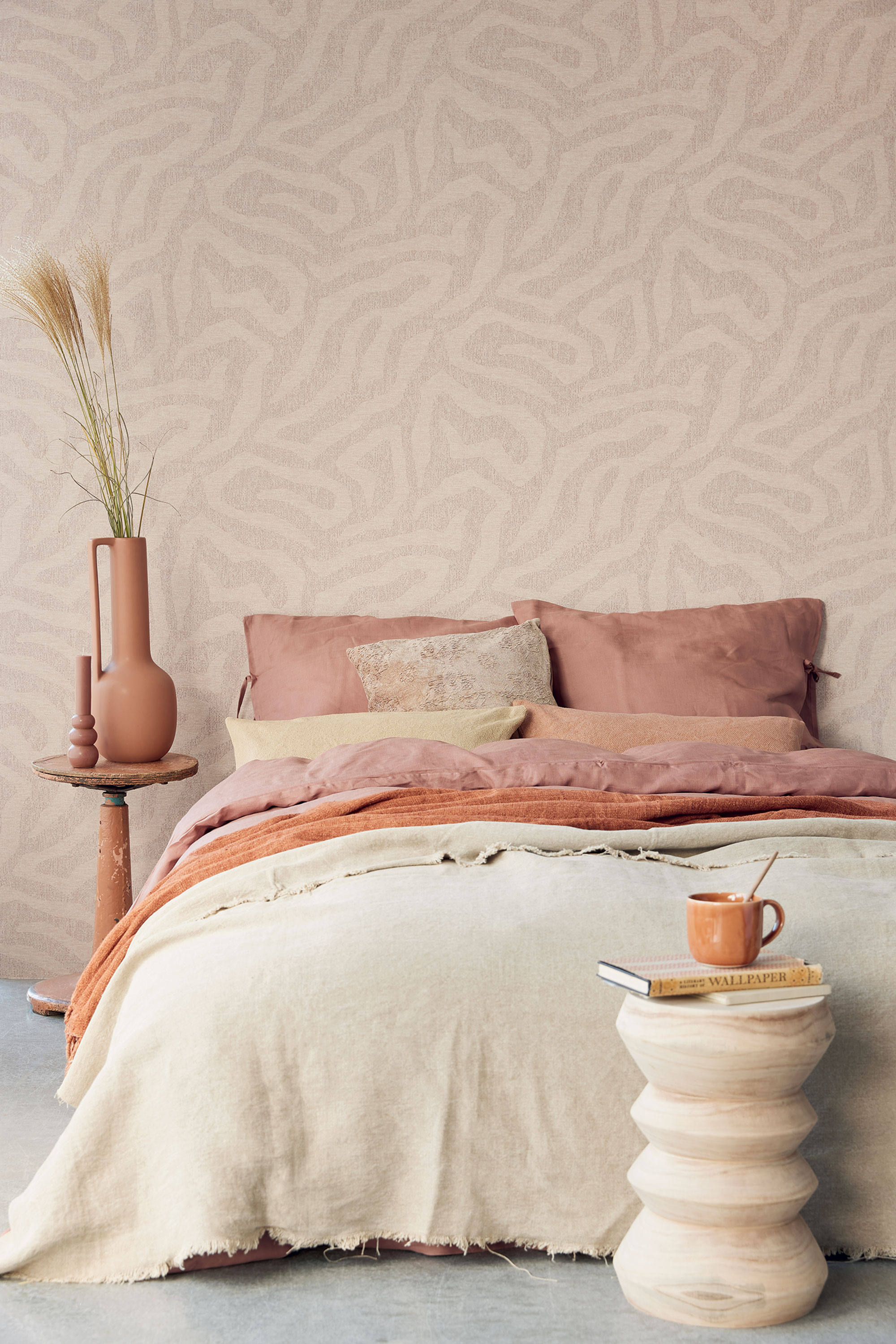 Béžovo-růžová vliesová tapeta na zeď,  vlny, 324002, Embrace, Eijffinger