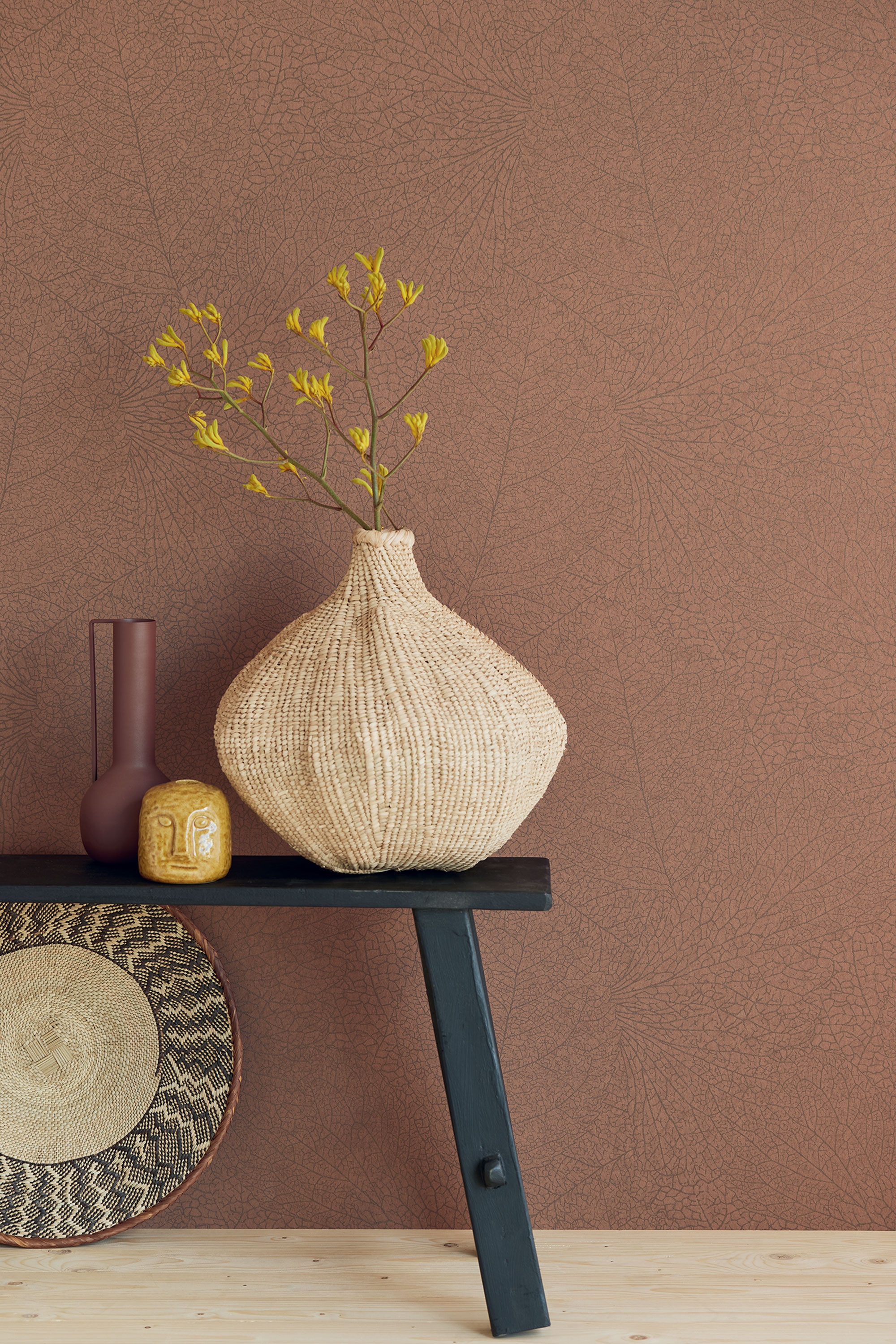 Bílá vliesová tapeta s metalickými listy, 324040, Embrace, Eijffinger