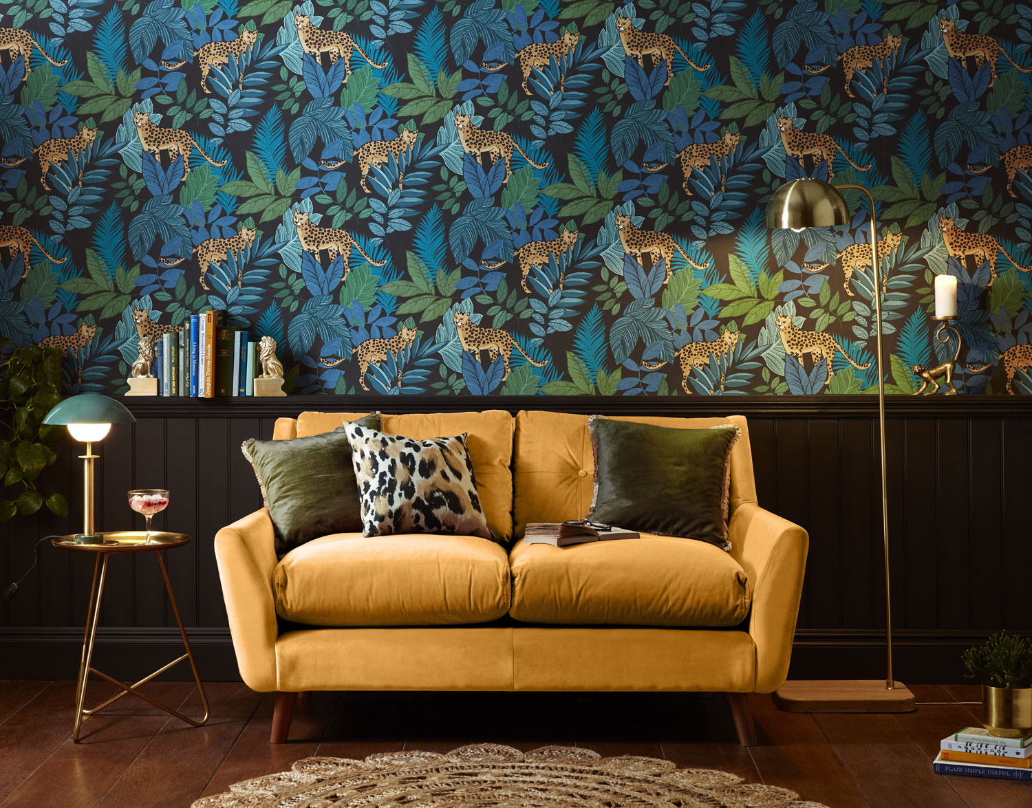 Černá vliesová tapeta s leopardy a listy, 118610, Envy