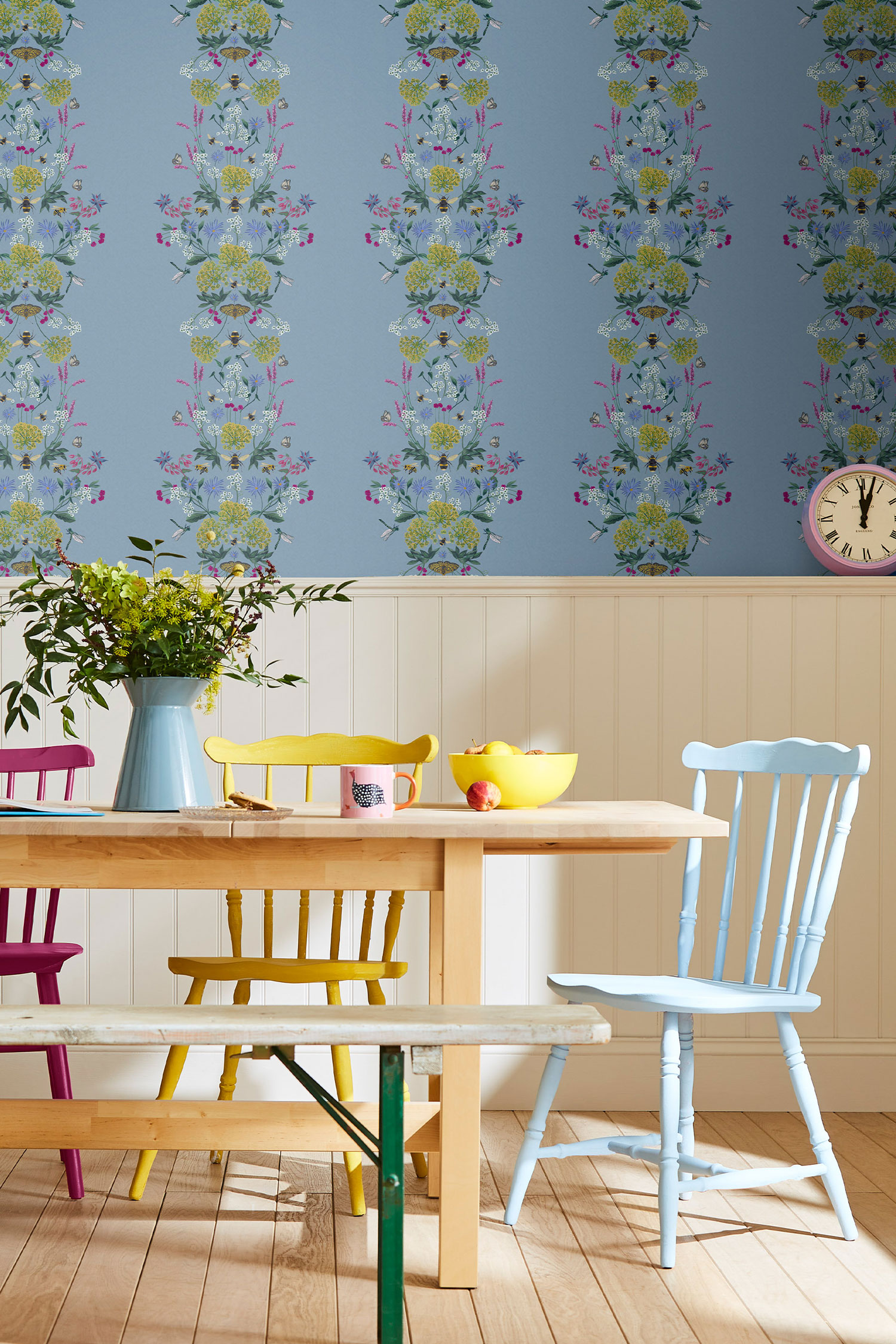 Modrá vliesová tapeta na zeď,  luční květiny, 118577, Joules, Graham&Brown