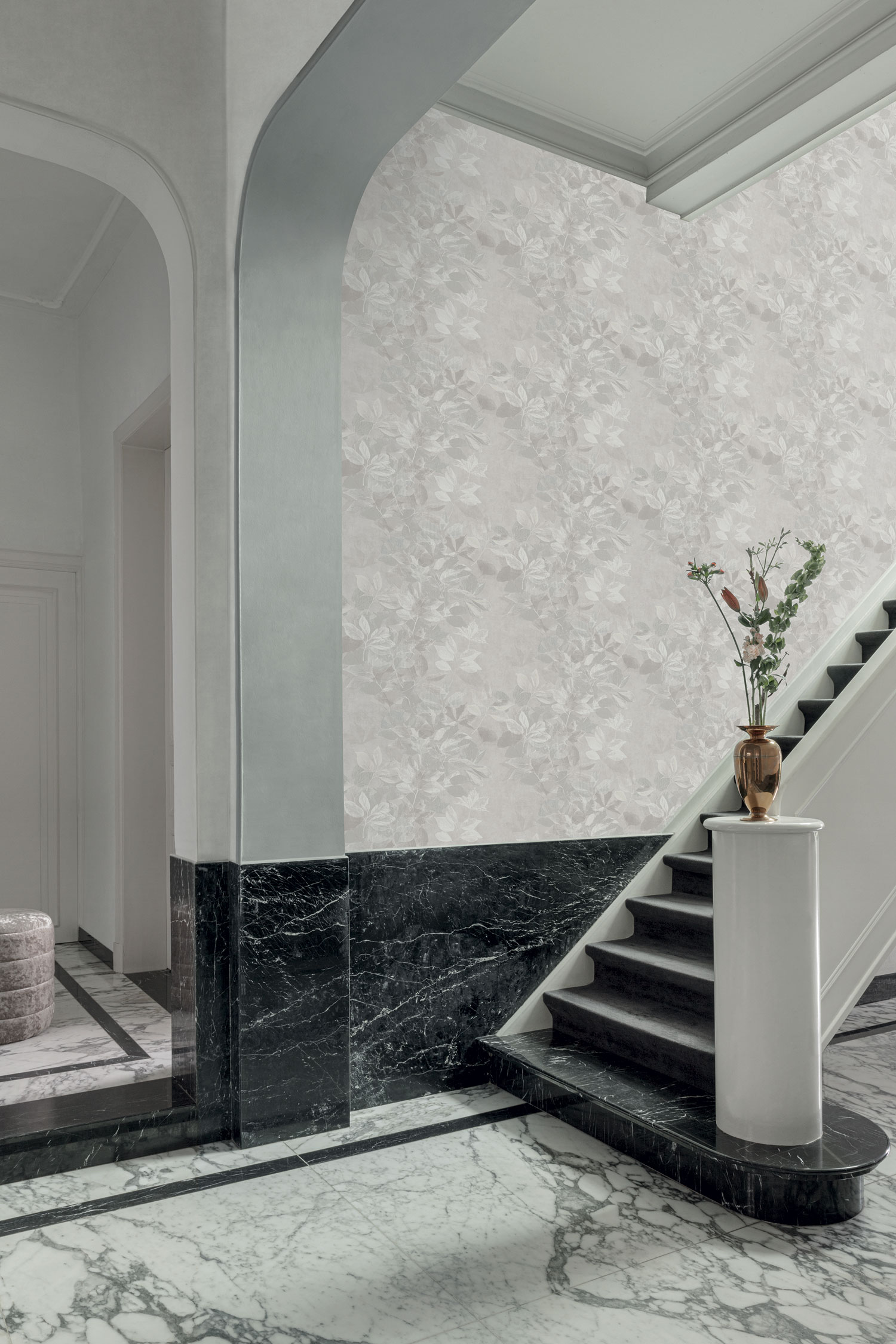 Šedo-béžová  vliesová tapeta s listy, TI2004, Time 2025, Grandeco