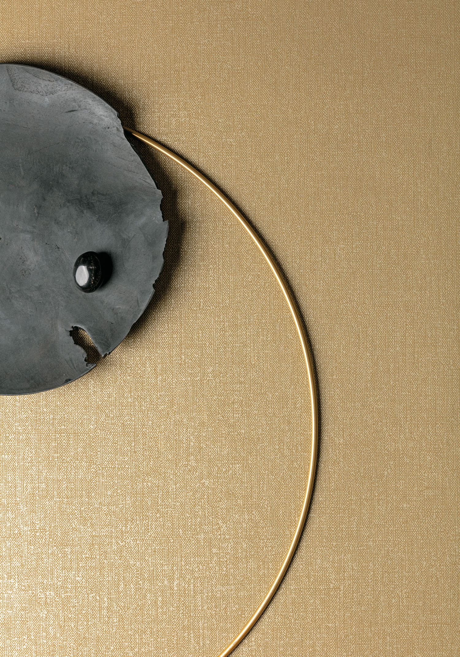 Okrově-zlatá vliesová tapeta na zeď, TAT710, Othello, Zoom by Masureel