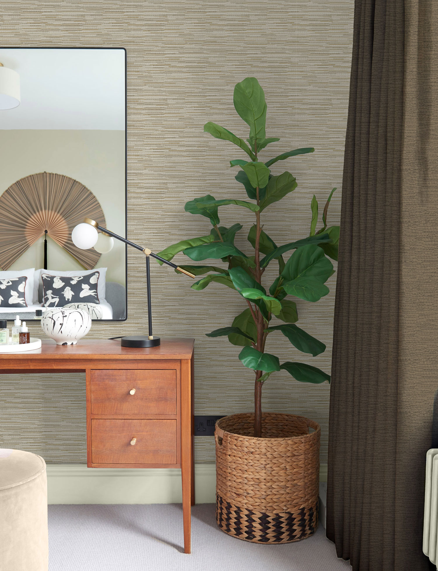 Šedo-béžová vliesová tapeta na zeď, imitace látky, 120660, Retreat, Graham&Brown Premium