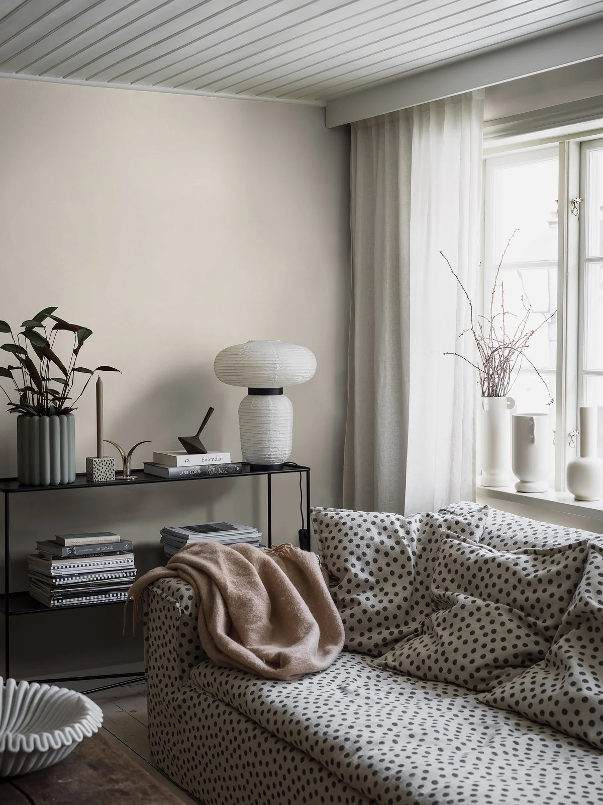 Vliesová tapeta na zeď, bílo-béžová, imitace látky, 4305, Newbie Wallpaper, Borastapeter