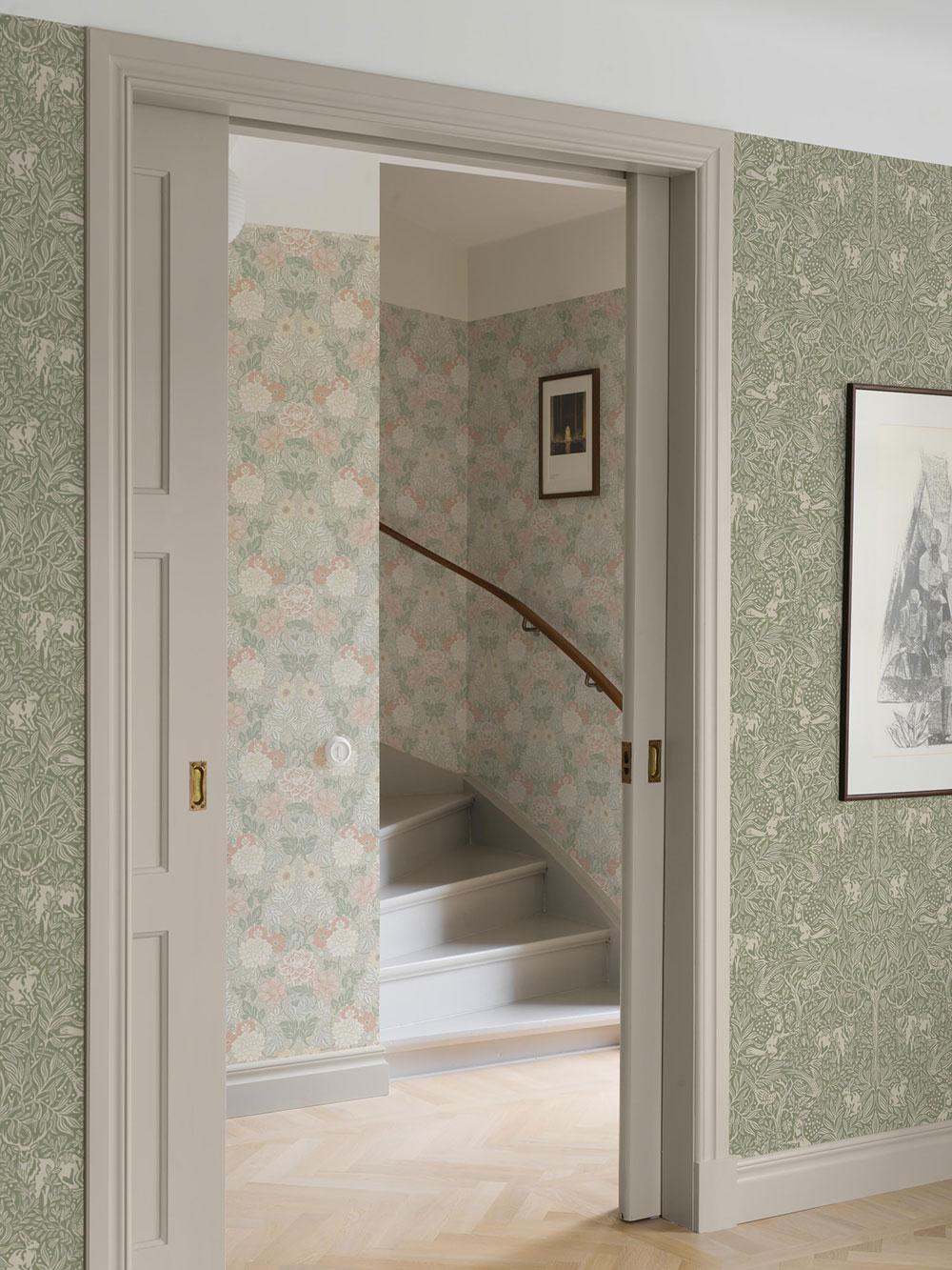 Vliesová tapeta na zeď, zelená, stromy, listy, zvířata, 2046, Icons, New Heritage, Borastapeter