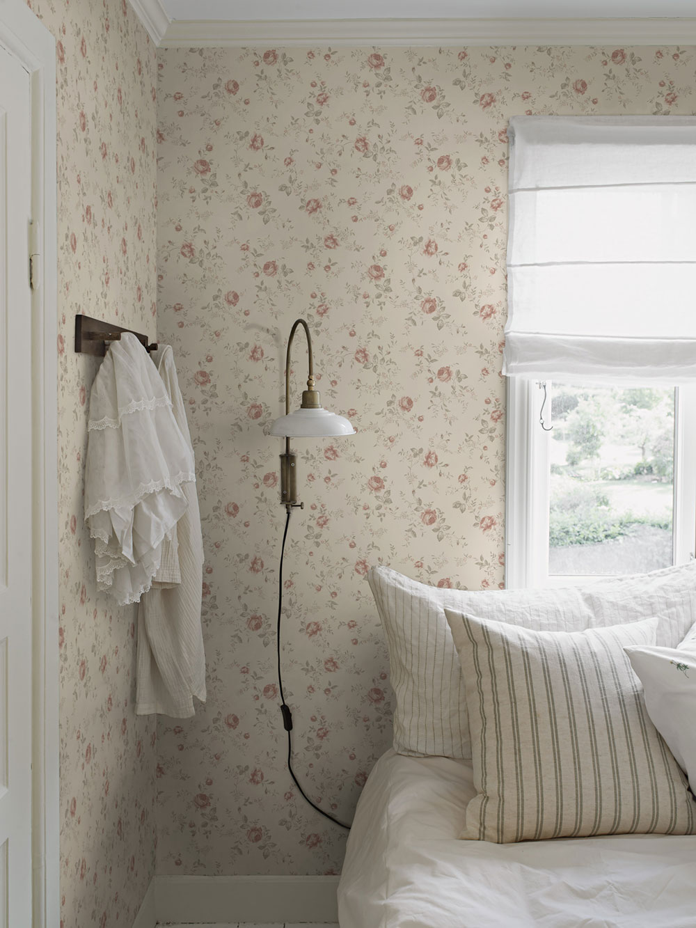 Vliesová tapeta na zeď, béžová, květiny, růže, 6929, Newbie Wallpaper, Borastapeter