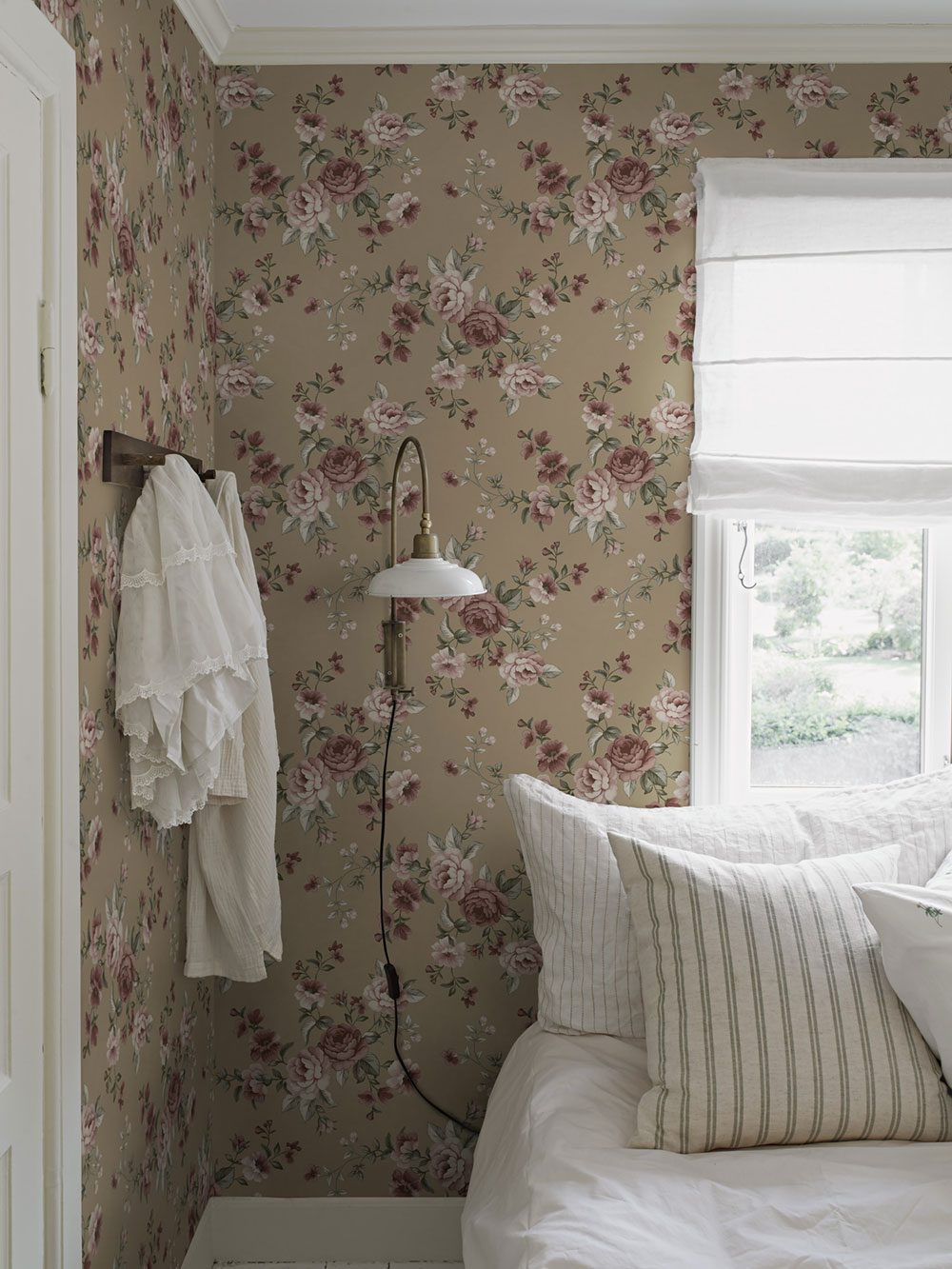 Vliesová tapeta na zeď, hnědá, květiny, růže, 6934, Newbie Wallpaper, Borastapeter