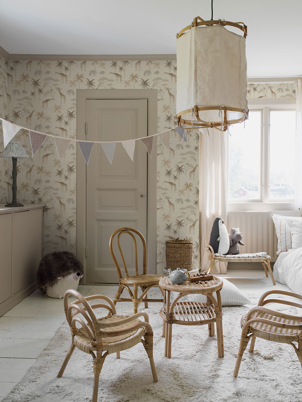 Vliesová tapeta na zeď, krémová, savana, sloni, žirafy, 6938, Newbie Wallpaper, Borastapeter