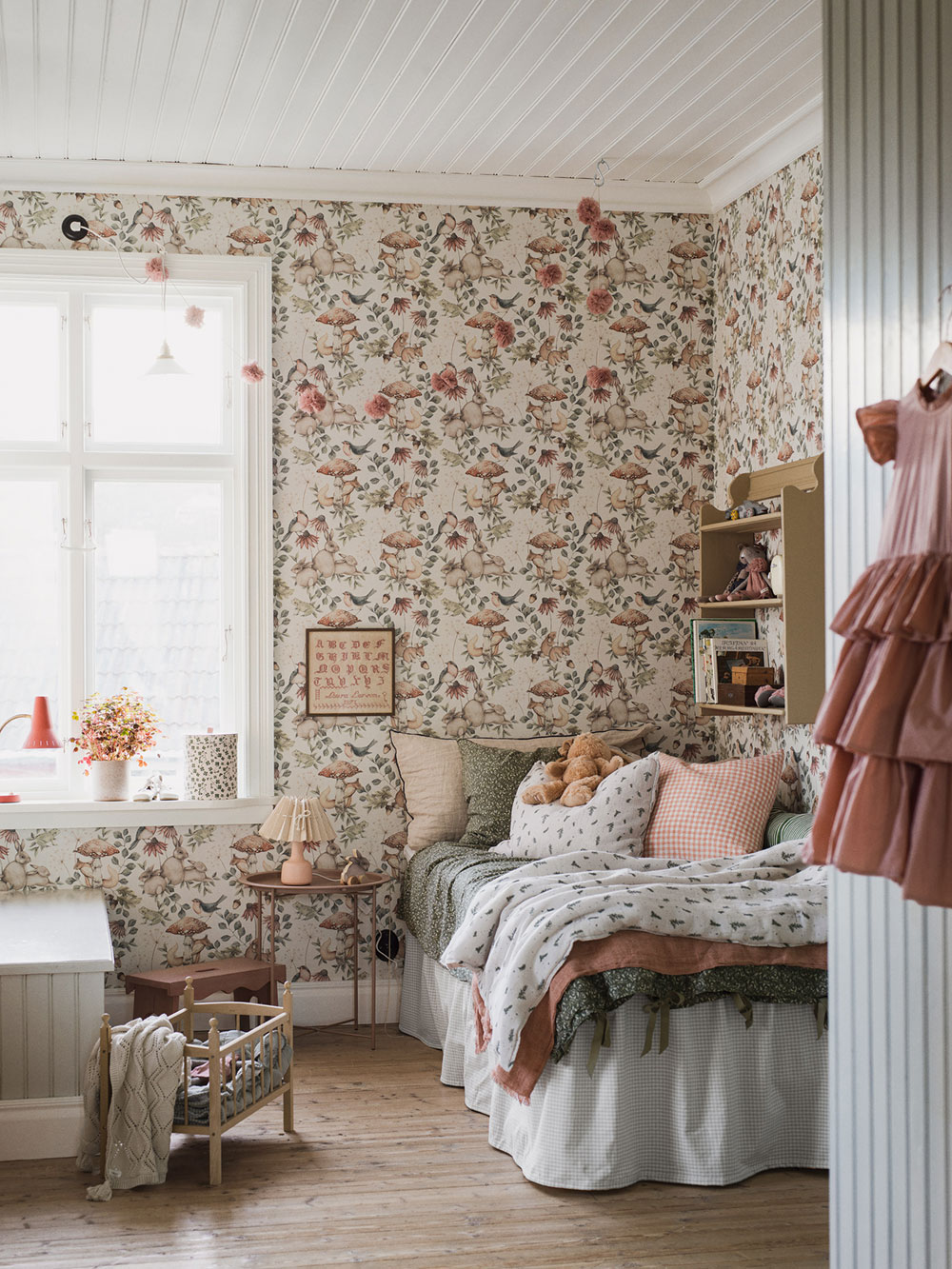 Vliesová tapeta na zeď, krémová, zvířátka, 7483, Newbie Wallpaper, Borastapeter