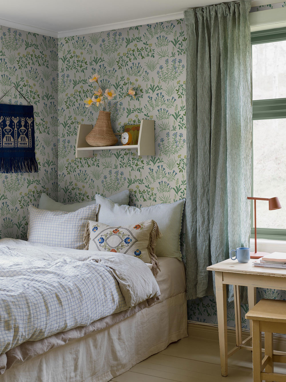 Vliesová tapeta na zeď, bílá, květiny, 5803, Nordic Folk, Borastapeter