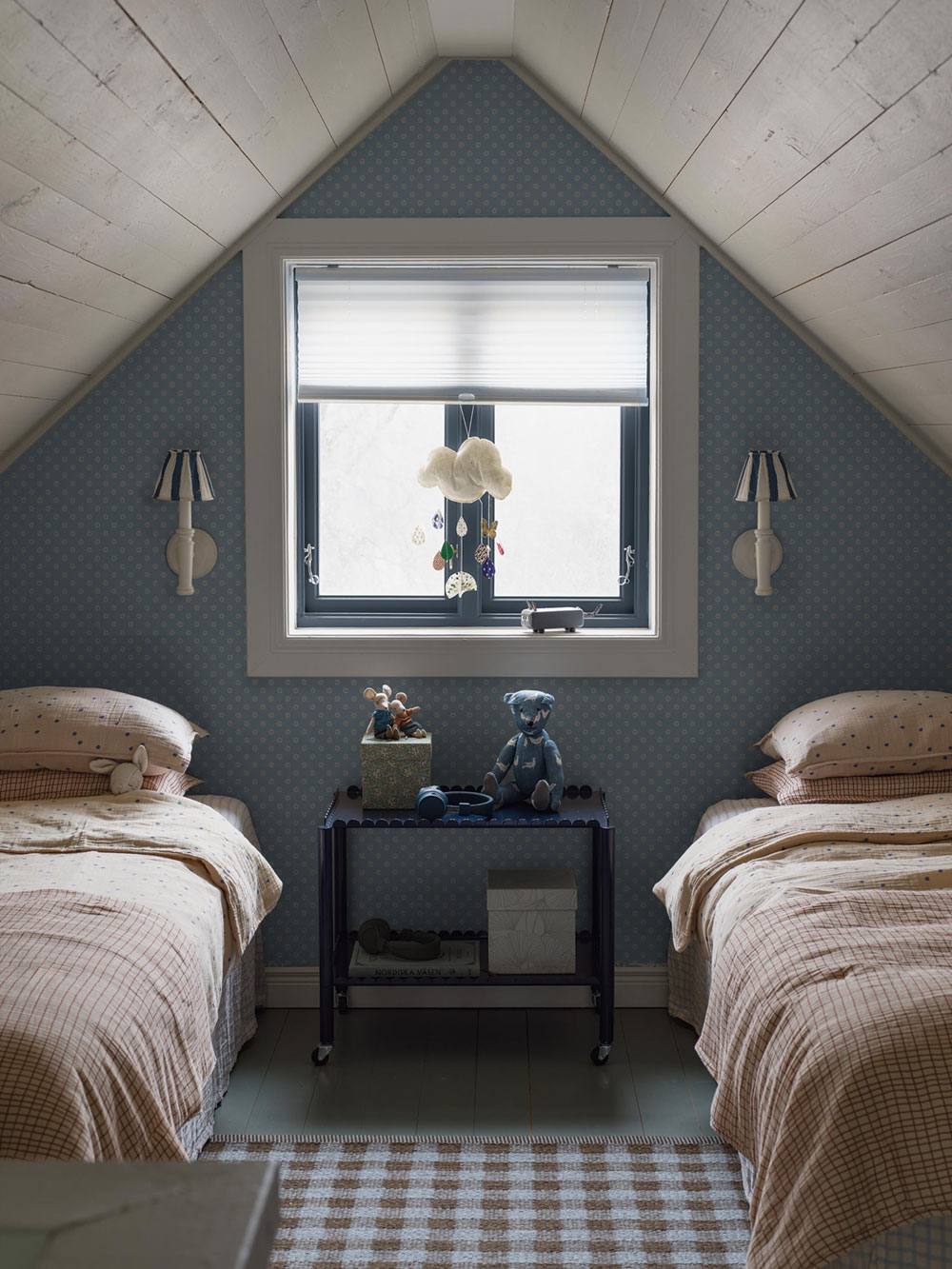 Vliesová tapeta na zeď, modrá, květiny, 5808, Nordic Folk, Borastapeter