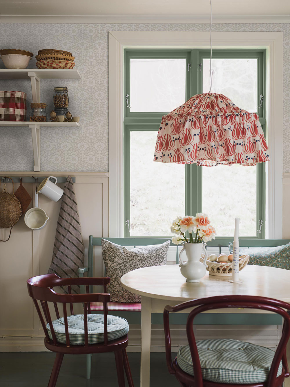 Vliesová tapeta na zeď, šedo-bílá, květiny, 5815, Nordic Folk, Borastapeter