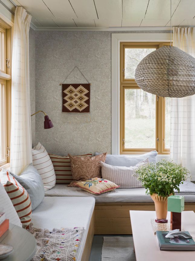 Vliesová tapeta na zeď, šedo-béžová, květiny, 5827, Nordic Folk, Borastapeter