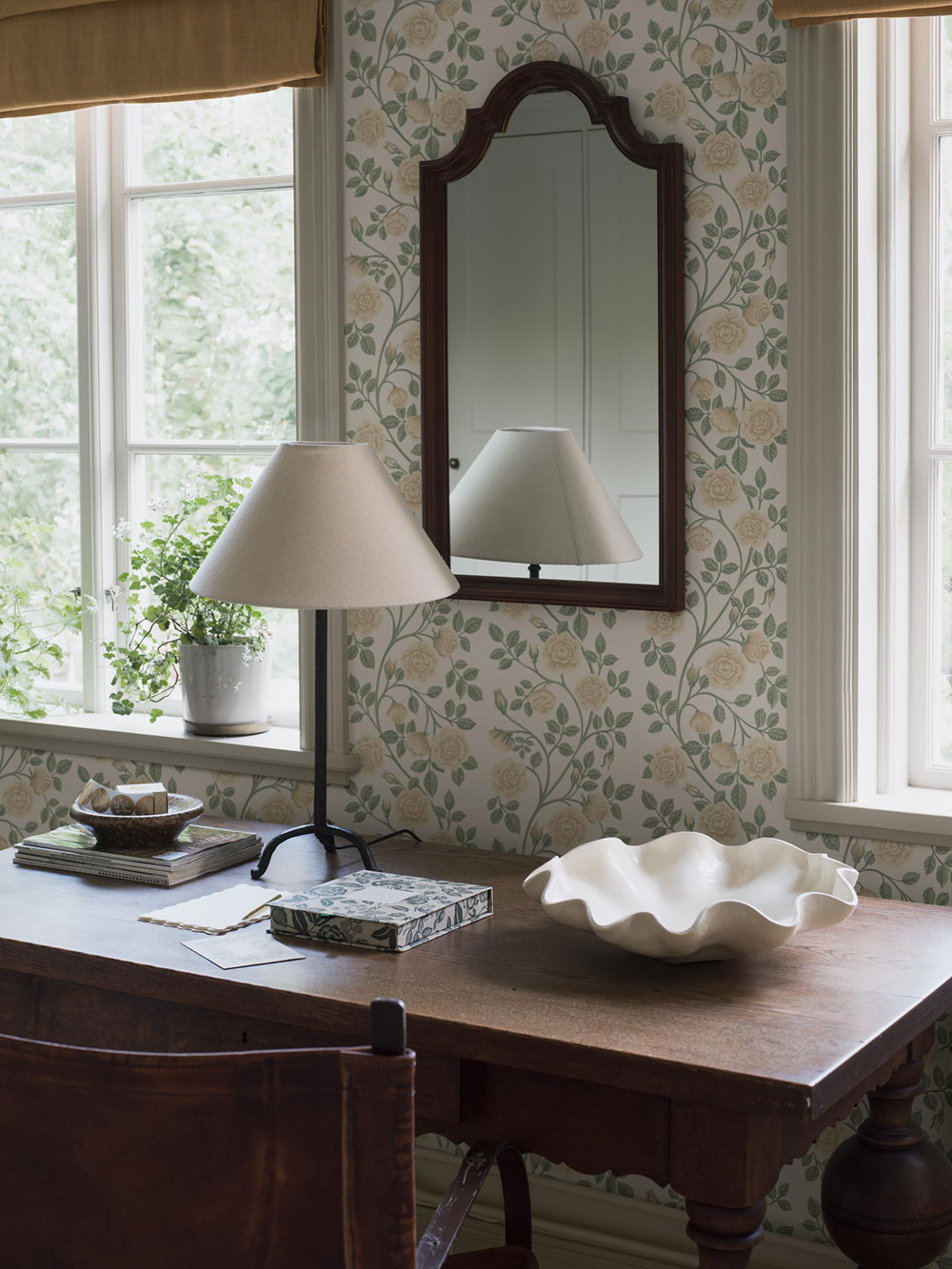 Vliesová tapeta na zeď, zeleno-béžová, květiny, růže, 6957, Osterlen, Borastapeter