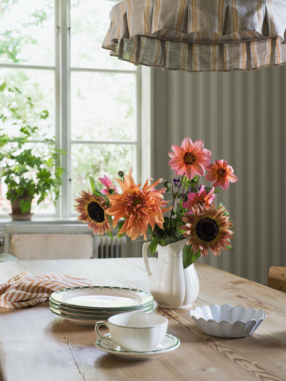 Vliesová tapeta na zeď, zelená, pruhy, 6959, Osterlen, Borastapeter