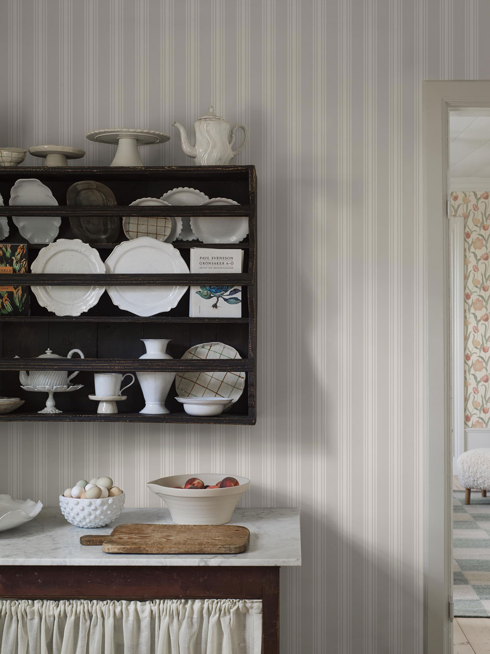 Vliesová tapeta na zeď, šedá, pruhy, 6961, Osterlen, Borastapeter