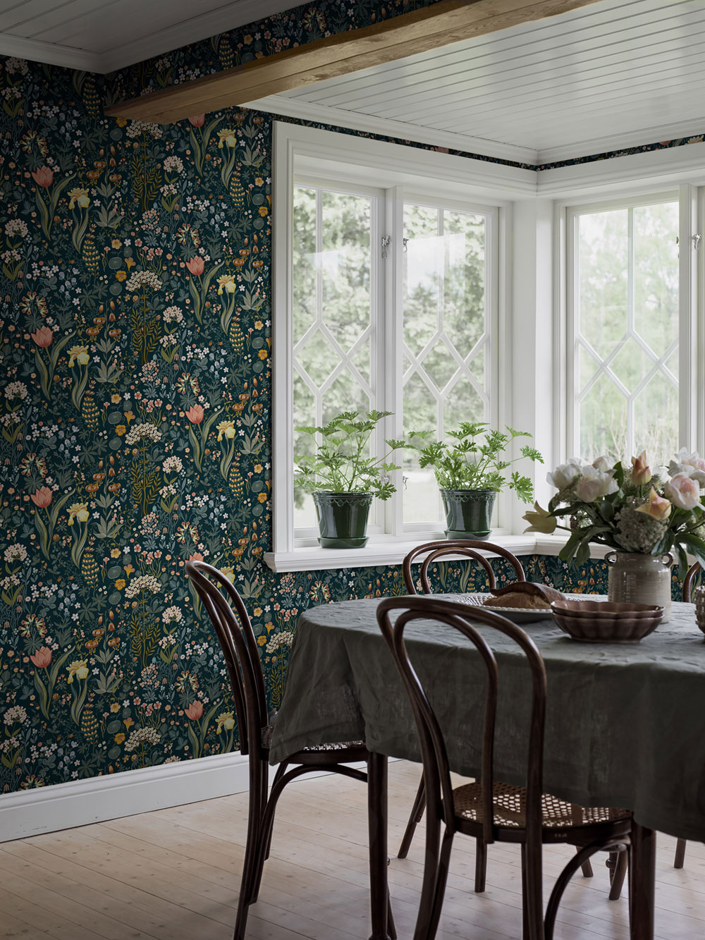 Vliesová tapeta na zeď, modrá, květiny, 2055, Icons, New Heritage, Borastapeter