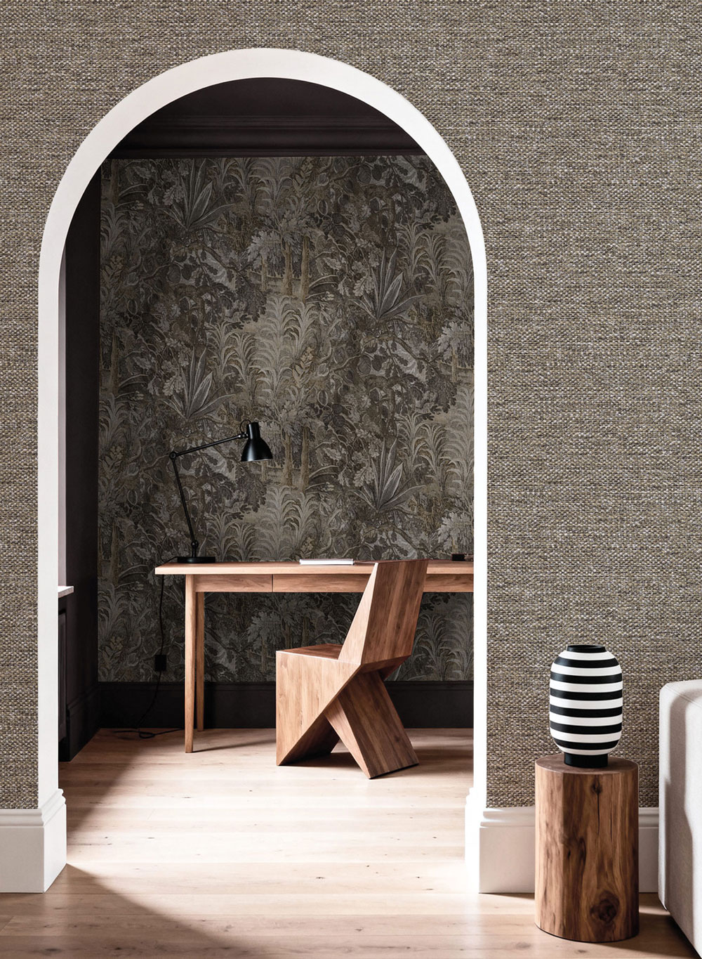 Vliesová tapeta na zeď, šedá, černá, rostliny, listy, 5821, Jaipur, Parato by Cristiana Masi