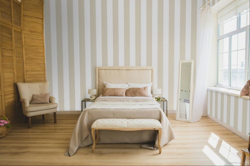 Vliesová tapeta na zeď, béžovo-bílá, pruhy, 4467, Momi, Parato by Cristiana Masi