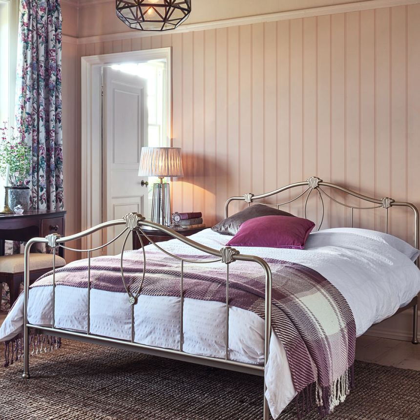 Pruhovaná vliesová tapeta na zeď, růžová, 122760, Laura Ashley 4