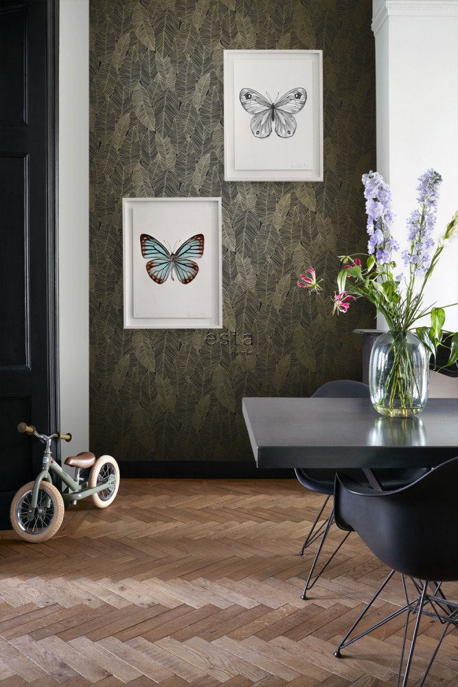 Černá vliesová tapeta se zlatými obrysy listů 139126, Black & White, Esta