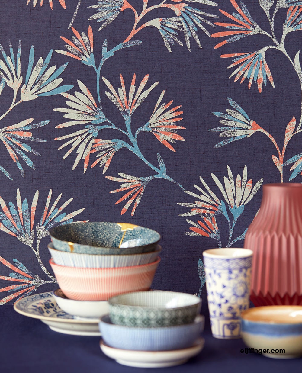 Modrá vliesová tapeta na zeď, větvičky 386542, Enso, Eijffinger